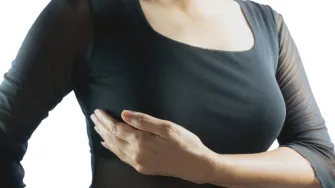Kako napraviti samopregled dojki ako imaš guste i kvrgave grudi