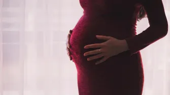 Znanstvenici otkrili: Bebe rade grimase u trbuhu kada mama jede određenu hranu