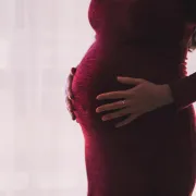 Znanstvenici otkrili: Bebe rade grimase u trbuhu kada mama jede određenu hranu