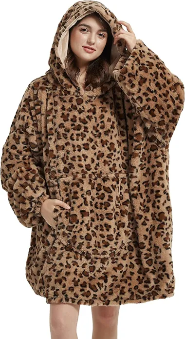Želimo ih sve: Hoodie dekice i ove su godine hit jer osim što griju, genijalnog su dizajna