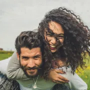 7 'malih stvari' koje ljude čine puno sretnijima u vezama