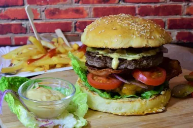 Koji su osnovni sastojci za najbolji domaći hamburger?