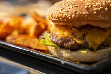 Kako se priprema najbolji domaći burger?