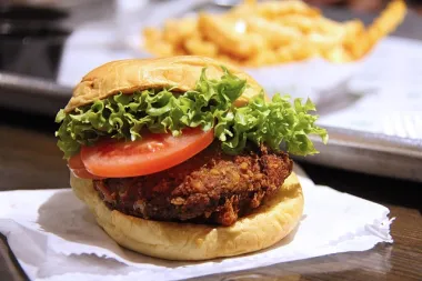 Kako se priprema ukusni pileći hamburger?