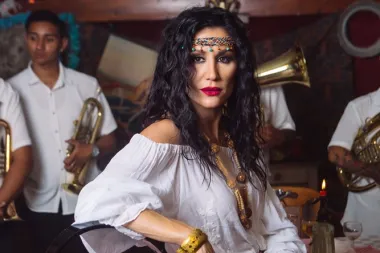 Ana Rucner i orkestar Elvisa Bajramovića predstavljaju video spot za pjesmu „Esma“: savršen spoj violončela, trube i romskog jezika