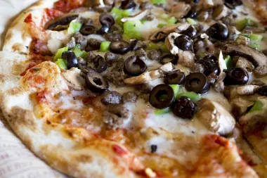 Kako se priprema najbolja domaća pizza s tunom?