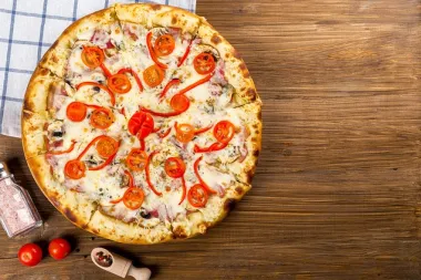 Koji su osnovni sastojci za pripremu pizze?