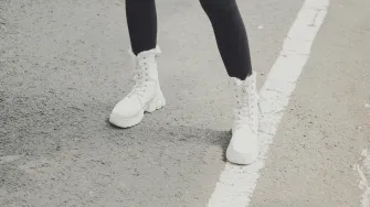 I ove sezone high street ponudu preplavile su bijele čizme