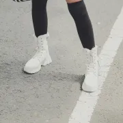 I ove sezone high street ponudu preplavile su bijele čizme