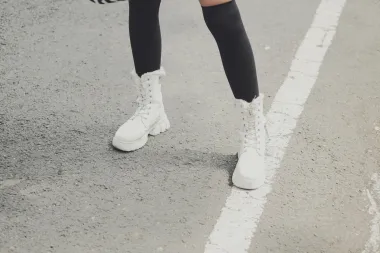 I ove sezone high street ponudu preplavile su bijele čizme