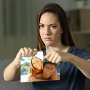 Prolaziš prekid veze ili osjećaš kako bi se mogao dogoditi? Ovo je sedam faza koje trebaš očekivati