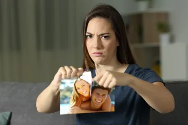 Prolaziš prekid veze ili osjećaš kako bi se mogao dogoditi? Ovo je sedam faza koje trebaš očekivati