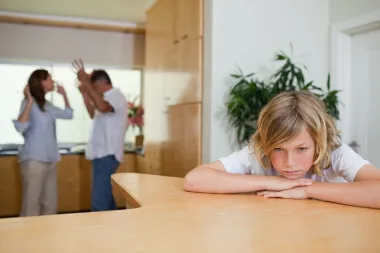 Nevidljivi ožiljci: 5 znakova da si odrasla s emocionalno nasilnim roditeljima