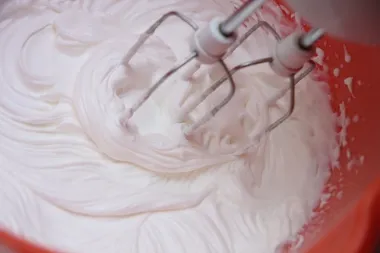 Ideja i recept za ukusan kremasti božićni kolač