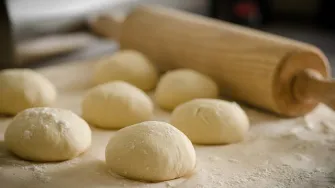 Kako pripremiti domaće prhko tijesto za pitu?