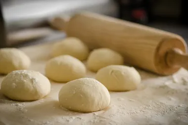 Kako pripremiti domaće prhko tijesto za pitu?