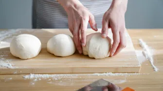 Želiš napraviti mekano tijesto za pizzu? Imamo recept i upute za pripremu