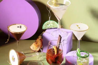 Totalni hit: Ove godine bor ukrašavamo neodoljivim čašama za vino i koktele