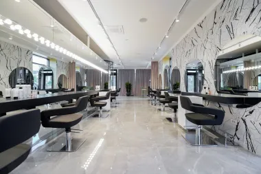 Zavirite u najljepši frizerski salon u Hrvatskoj koji svojim uređenjem stoji uz bok salonima svjetskih metropola – Salon Franić