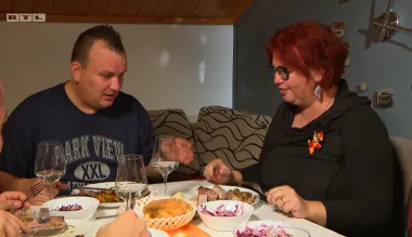 Gosti su se dobro zabavili i najeli kod Jure koji je tijekom večere pričao samo o hrani