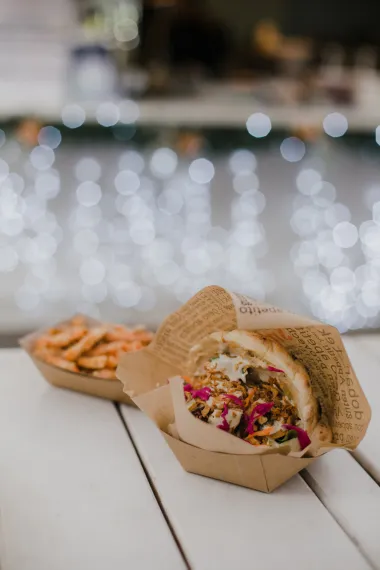 Na zagrebačku Adventu možeš pronaći i veganske fritule u boji