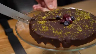 Uživaj u najfinijim čokoladnim okusima ove jednostavne i brze torte princa Williama