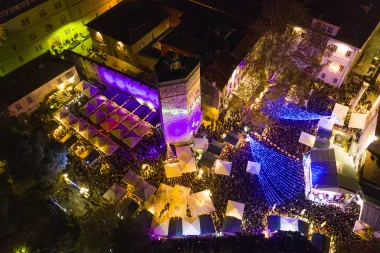 Saznaj sve o adventskom spektaklu s dalmatinskim štihom i dočekaj Novu bez stresa