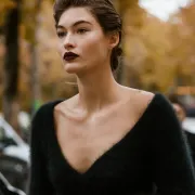 Crno pletivo sve je samo ne dosadno, a u ove pulovere zaljubile smo se na prvu