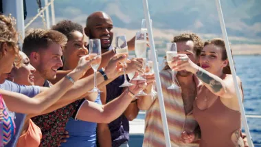 Stigla je četvrta sezona vrućeg reality showa „Otok iskušenja“. Tko će ovoga puta učvrstiti vezu, a tko će otok napustiti sam?
