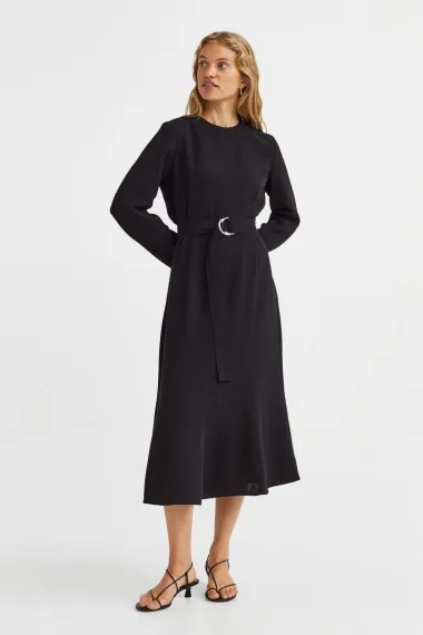 Počelo je veliko H&M sniženje: Izdvojile smo top komade - od kaputa do haljina