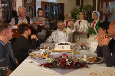 Samo je Ivan prepoznao Božin trud, ostali gosti vrlo nezadovoljni: 'Glavno jelo nula! Sarma nula! Sve je bilo pretjerivanje'