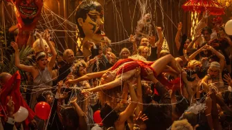 Prvi Très chic u 2023. započinje filmskim spektaklom, dobitnikom Zlatnog globusa -  „Babylon“ koji evocira neobuzdanu dekadenciju u ranom Hollywoodu