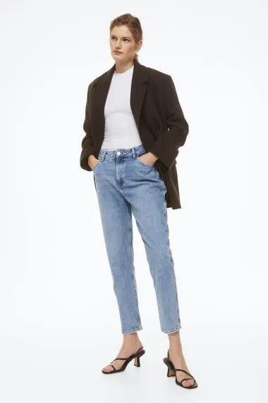Kako nositi traperice visokog struka? Imamo outfit ideje za svaku prigodu