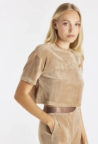 Baršun će biti vrlo popularan u 2023., a već smo sada pronašle stylish baršunaste komade