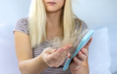Gubitak kose u menopauzi: Je li trajan i može li se spriječiti?