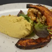 Posebna veganska večera u restoranu Matrix oduševila je goste i obilježila mjesec veganske prehrane!