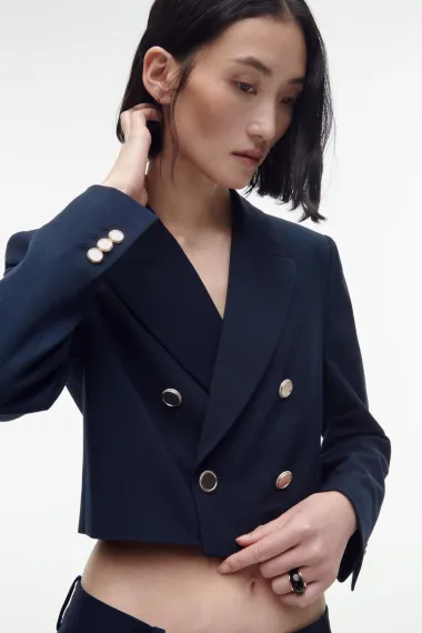 Zaboravi na oversized: Kratki sakoi su modni hit za proljeće