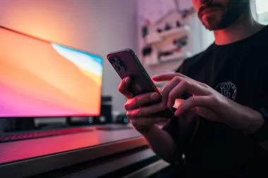 Pet teorija zašto muškarci ženama uporno šalju fotografije svojih 'alatki'
