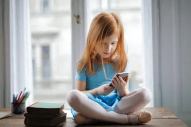 Kad je vrijeme za prvi mobitel? Evo što kažu stručnjaci, a što roditelji