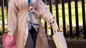 Carrie Bradshaw zamijenila je visoke pete klompama Birkenstocka i Guccija. Je li to novi trend?