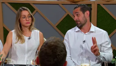 Na zajedničkoj večeri neki su morali napustiti stol, a dva para odlučila nastaviti eksperiment: 'Prilično jasna odluka!'