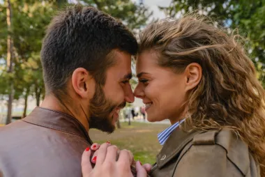 Čini ti se da ste se udaljili? Ove četiri navike mogle bi vam spasiti vezu