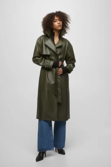 Baloner je neizostavni klasik za proljeće, a Pull and Bear ima prekrasne modele