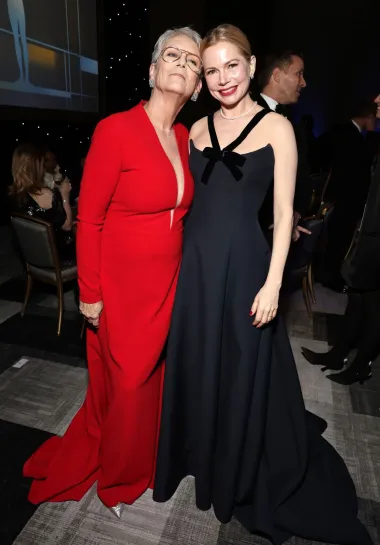 Osim 'puse' Jamie Lee Curtis i Michelle Yeoh, i o ovim outfitima dodjele SAG nagrada još će se pričati