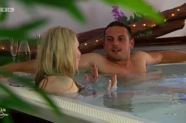 Dario i Petra guštaju u jacuzziju, a on ju provocira: 'Što si se tako stisnula?'