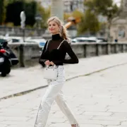 Neočekivani trend koji nas je osvojio: Srebrne hlače su 'it' proljetni komad