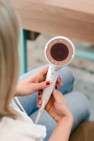 Zdrava i njegovana kosa pri svakom sušenju? Saznajte koji beauty gadget štiti kosu, čini je predivnom i istovremeno štedi vrijeme