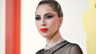 Jedan od najboljih trenutaka ovogodišnjeg Oscara: Lady GaGa je potrčala pomoći palom fotografu