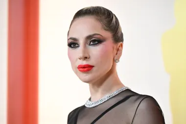 Jedan od najboljih trenutaka ovogodišnjeg Oscara: Lady GaGa je potrčala pomoći palom fotografu