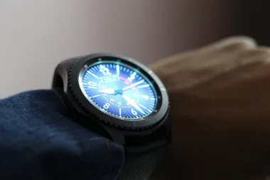 Kratki vodič za punjenje sata preko mobitela